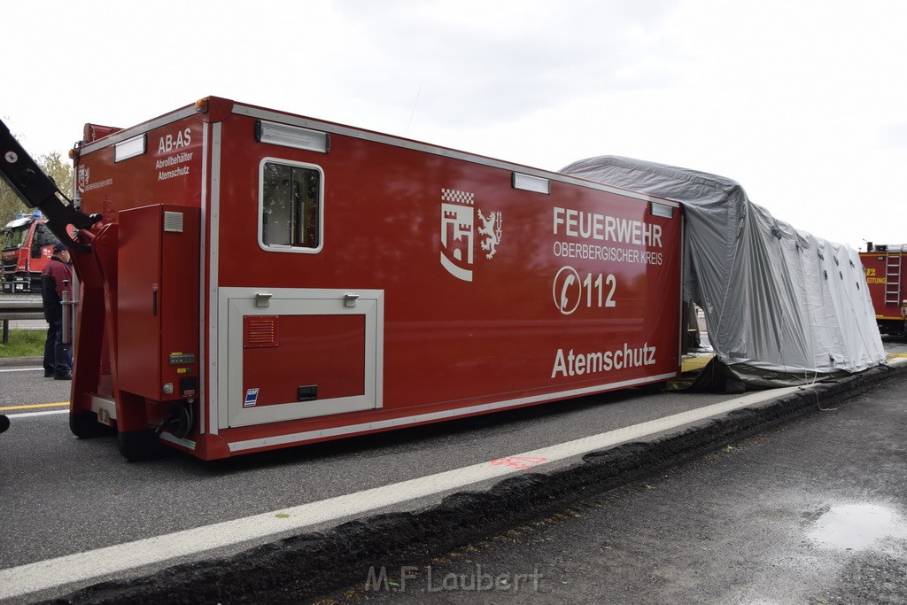 VU Gefahrgut LKW umgestuerzt A 4 Rich Koeln Hoehe AS Gummersbach P072.JPG - Miklos Laubert